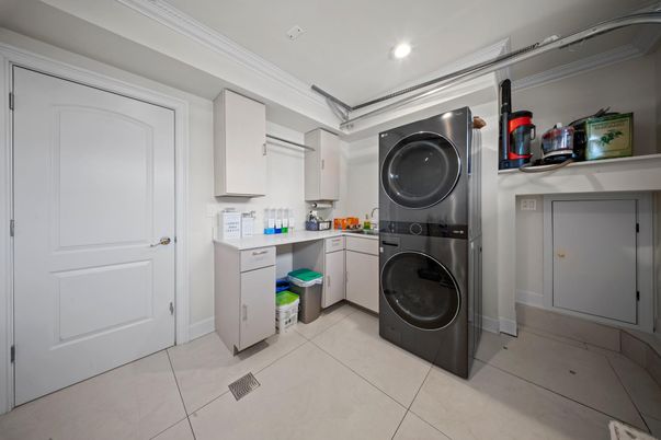 Interior, Recessed Lighting, Utility Closets, Washer