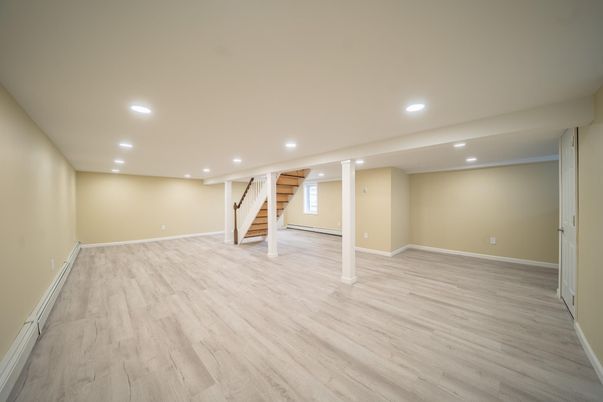 Empty room, Interior, Recessed Lighting, Wood Texture Flooring
