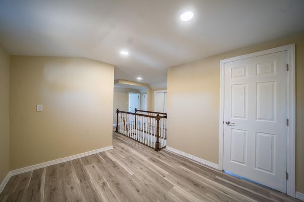 Interior, Recessed Lighting, Wood Texture Flooring
