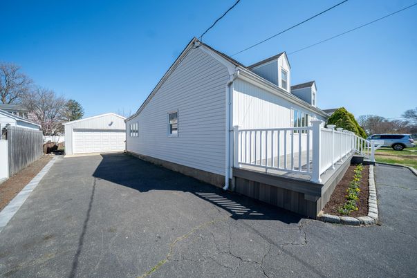 Detached Garage, Exterior