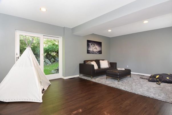 Interior, Recessed Lighting, Wood Texture Flooring
