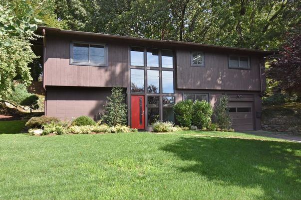 Attached, Exterior, Facade, Raised Ranch