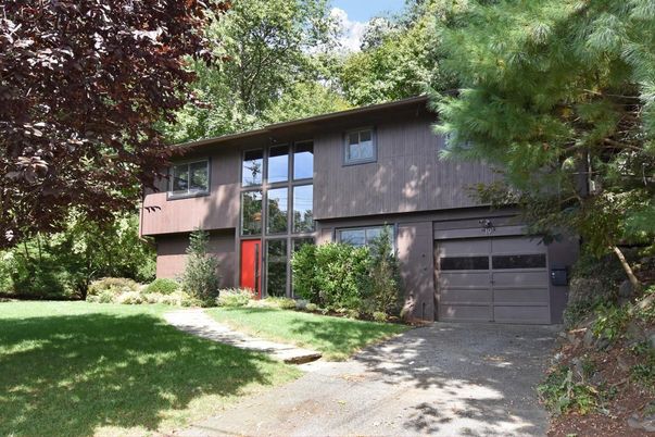 Attached, Exterior, Facade, Raised Ranch