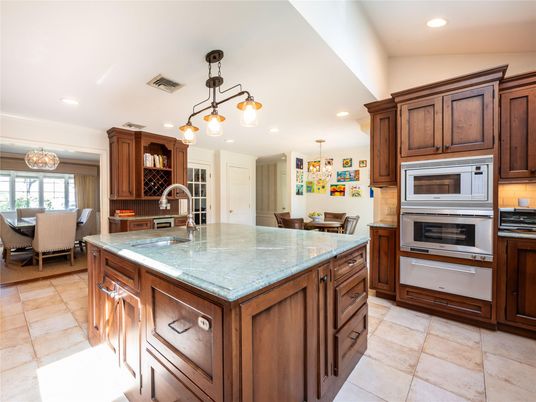 Chandelier, Dining room, Interior, Kitchen, Pendant Lights, Recessed Lighting, Stainless Steel Appliances