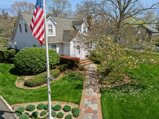 Attached, Exterior, Facade, Cape Cod
