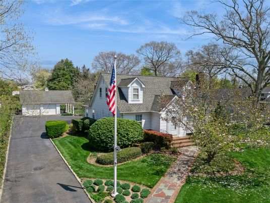 Attached, Exterior, Facade, Cape Cod