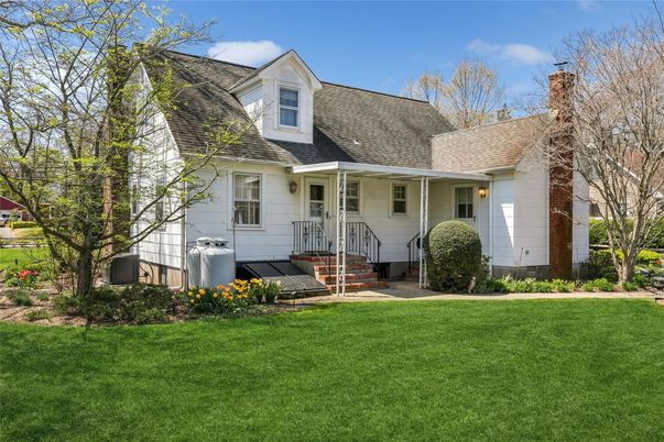Exterior, Facade, Cape Cod