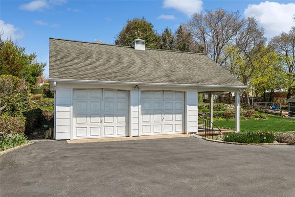 Detached Garage, Exterior