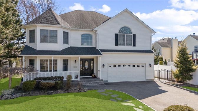 Attached, Exterior, Facade, Farmhouse