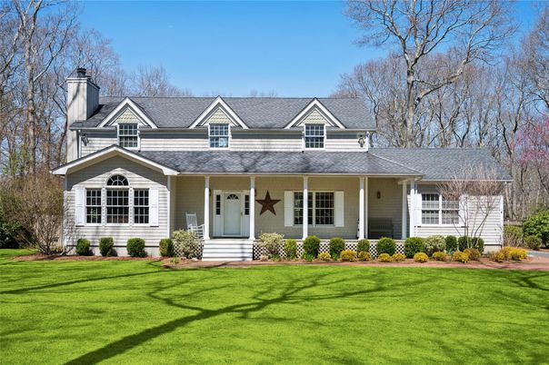 Exterior, Facade, Farmhouse