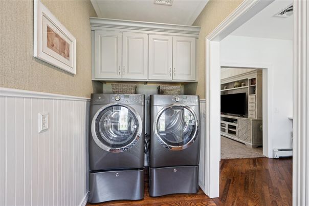 Interior, Washer, Wood Texture Flooring