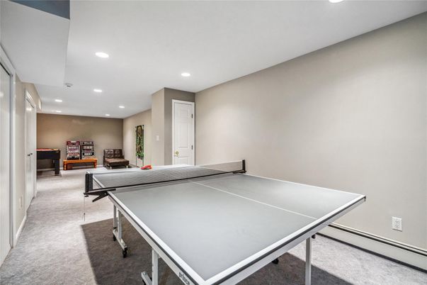 Game Room, Interior, Recessed Lighting