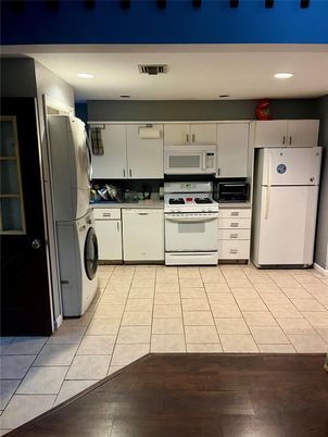 Interior, Kitchen, Recessed Lighting, Washer
