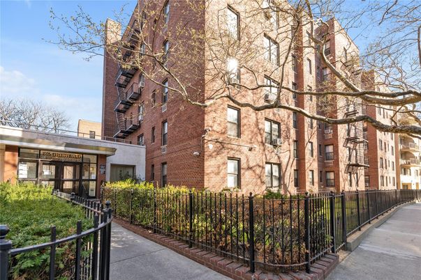 Exterior, Facade, Brick Facade, Rowhouse