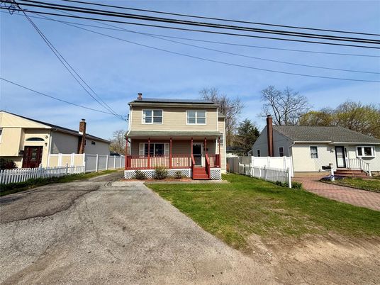 Backyard, Exterior, Facade, American Foursquare