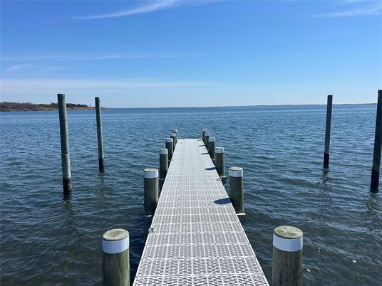 Exterior, Lake