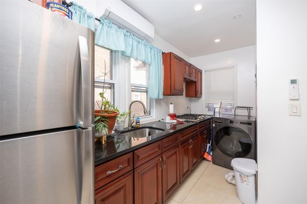 Interior, Kitchen, Recessed Lighting, Washer