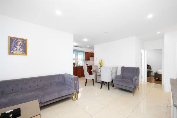 Dining room, Interior, Recessed Lighting