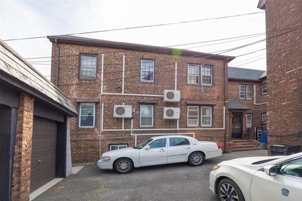 Exterior, Facade, Brick Facade, Rowhouse