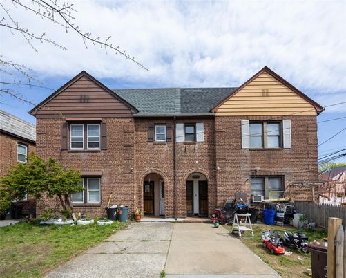 Exterior, Facade, Brick Facade, Brick Traditional