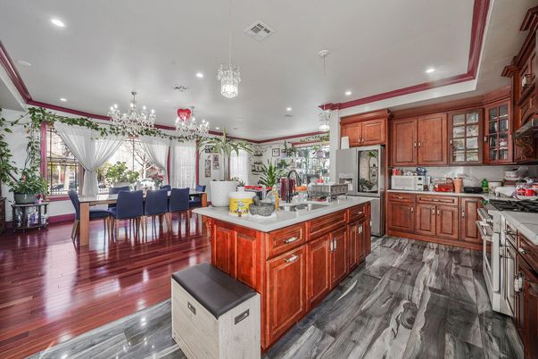 Chandelier, Dining room, Interior, Kitchen, Pendant Lights, Recessed Lighting, Wood Texture Flooring