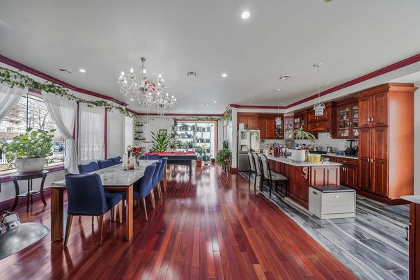 Chandelier, Dining room, Interior, Kitchen, Pendant Lights, Recessed Lighting, Wood Texture Flooring