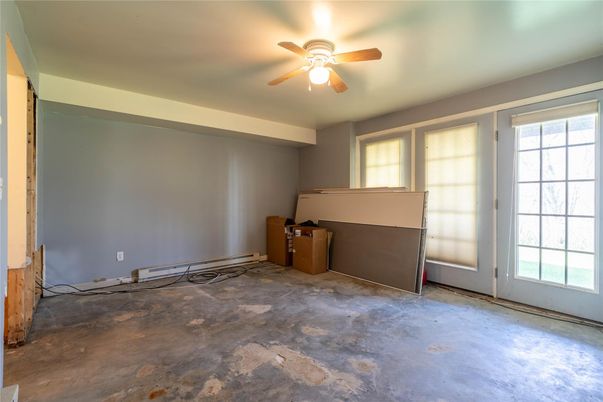 Empty room, Interior