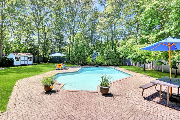 Exterior, Pool