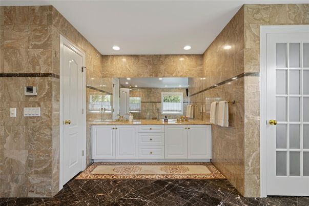 Bathroom, Dual Sink Vanities, Interior, Recessed Lighting