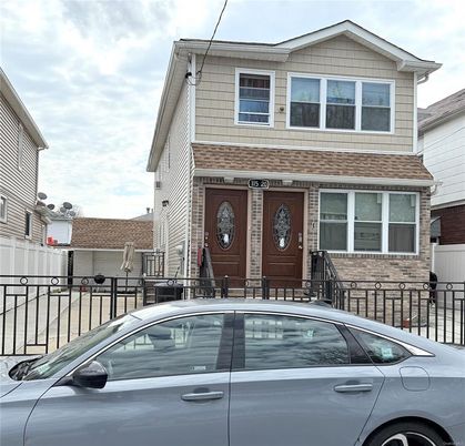 Exterior, Facade, Rowhouse