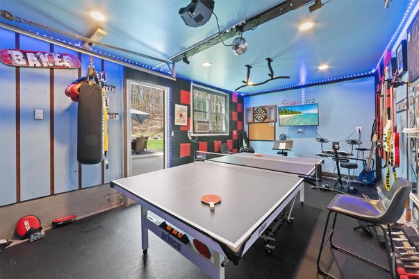 Game Room, Interior, Recessed Lighting