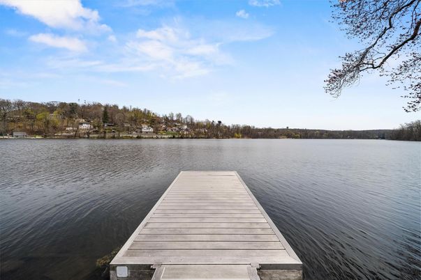 Exterior, Lake