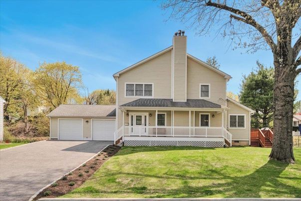 Attached, Exterior, Facade, Farmhouse