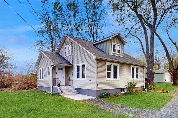 Exterior, Facade, Cape Cod