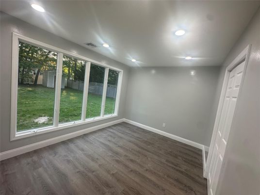Empty room, Interior, Recessed Lighting, Wood Texture Flooring