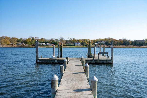 Exterior, Lake