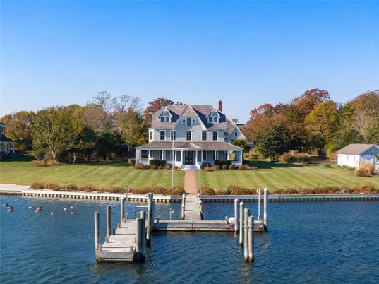 Exterior, Lake