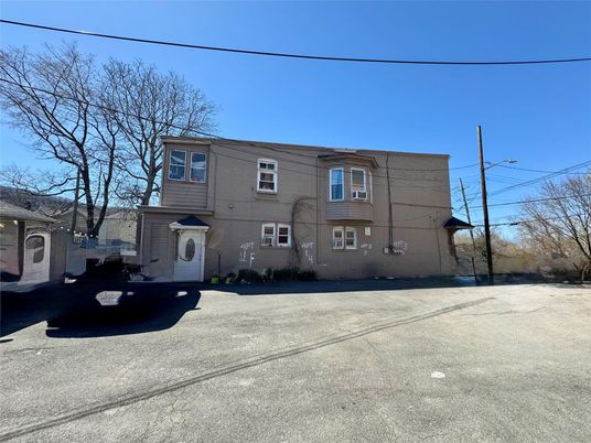 Backyard, Exterior, Facade, Rowhouse