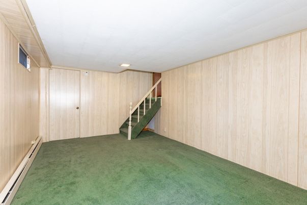 Empty room, Interior, Recessed Lighting, Wooden Walls