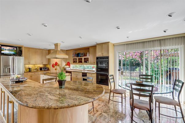 Dining room, Interior, Kitchen, Recessed Lighting, Stainless Steel Appliances