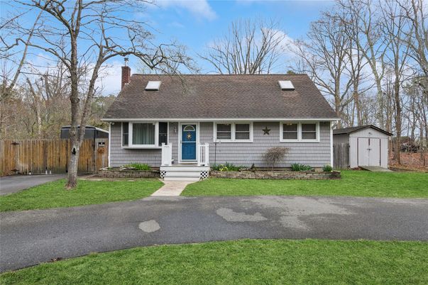 Exterior, Facade, Cape Cod