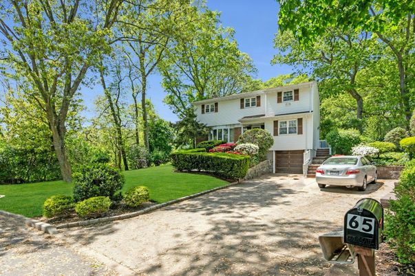 Attached, Exterior, Facade, Raised Ranch
