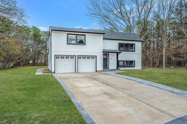 Attached, Exterior, Facade, Farmhouse