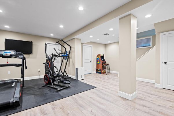 Fitness Equipment, Interior, Recessed Lighting, Wood Texture Flooring