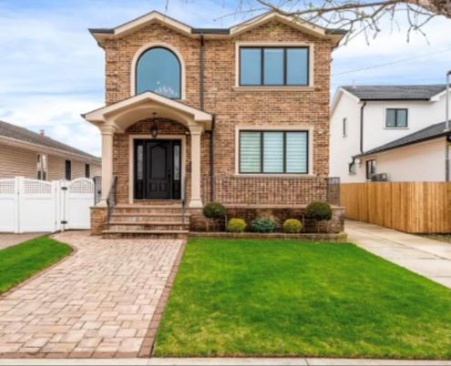 Backyard, Exterior, Facade, Brick Facade, Brick Traditional