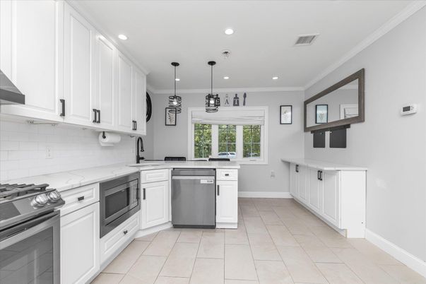 Interior, Kitchen, Pendant Lights, Recessed Lighting, Stainless Steel Appliances