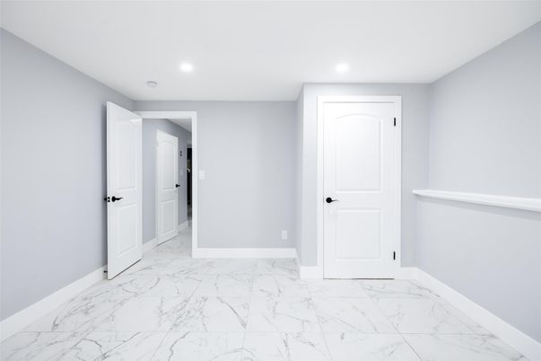 Empty room, Interior, Marble, Recessed Lighting