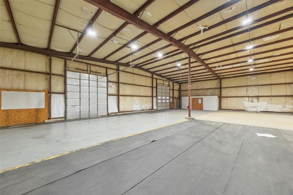 Garage, Interior, Wooden Beams