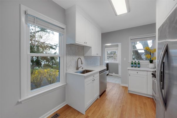 Interior, Kitchen, Stainless Steel Appliances, Wood Texture Flooring