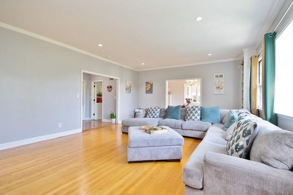 Interior, Living room, Recessed Lighting, Wood Texture Flooring